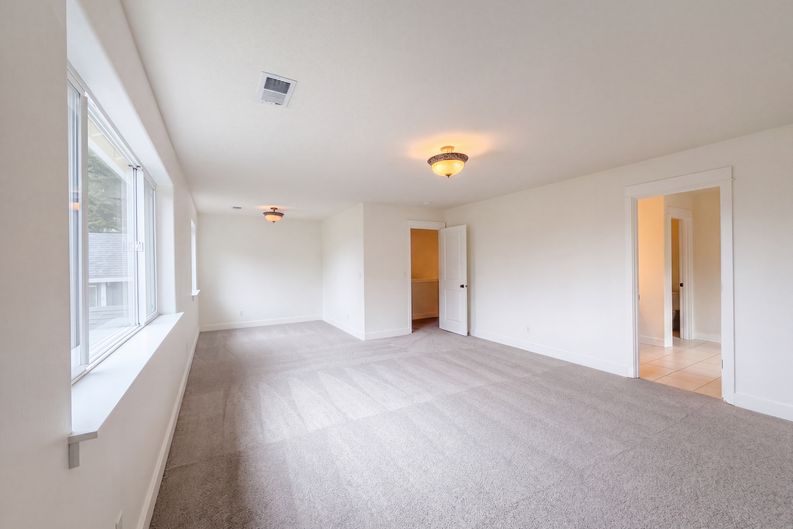 Photo 6 of 32 of 12606 NW Larry Ct, Portland, OR