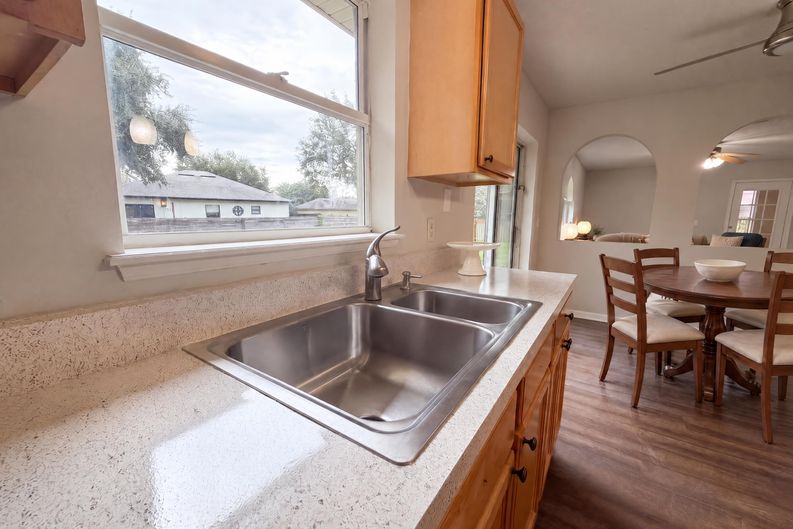 Photo 9 of 34 of 8215 Foxdale Dr, Jacksonville, FL