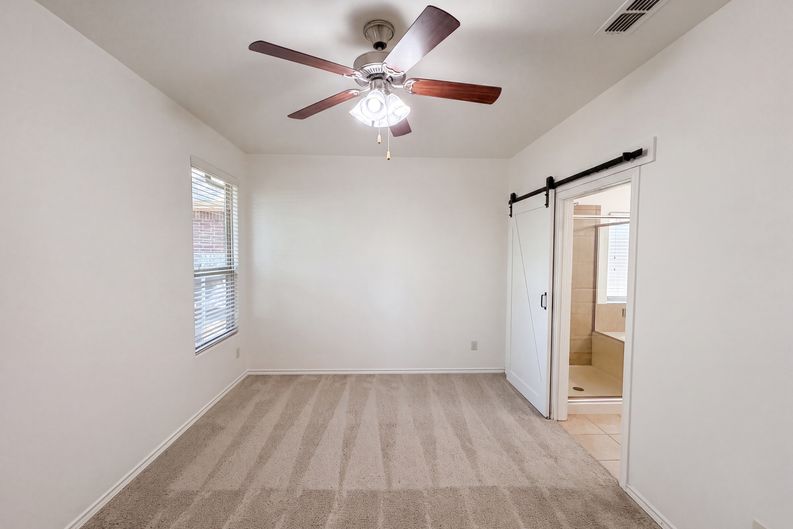 Photo 10 of 20 of 1108 Edgewater Dr, Azle, TX