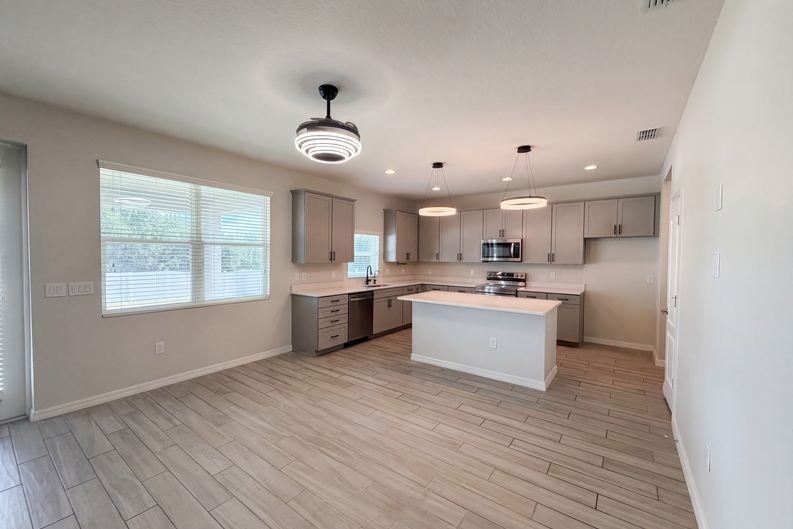 Photo 8 of 29 of 4510 Penkert Pl, Lakeland, FL
