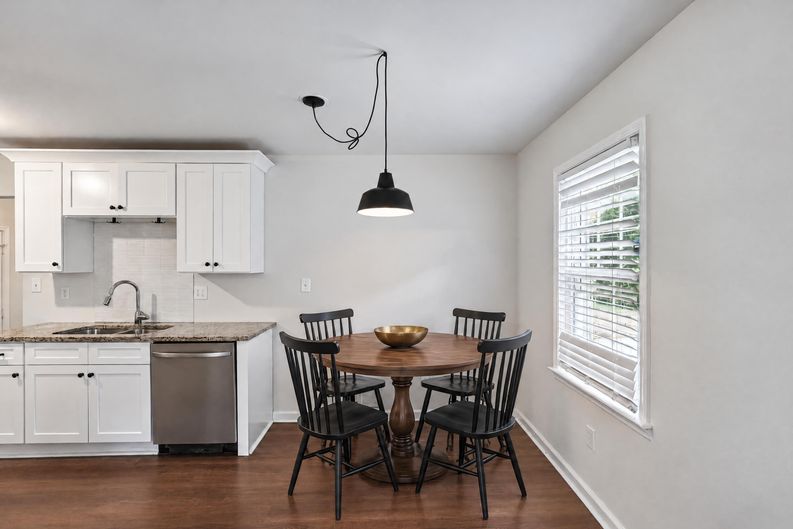 Photo 9 of 21 of 1410 Graymont Dr SW, Atlanta, GA