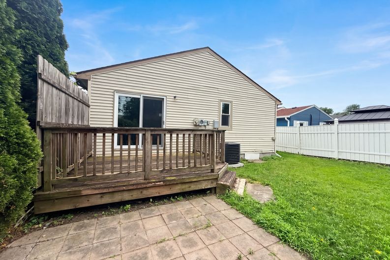 Photo 18 of 19 of 33522 Fernwood St, Westland, MI