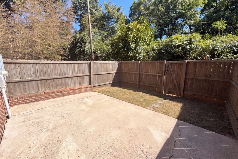 Photo 14 of 17 of 1810 Sabrina Ct, Charlotte, NC
