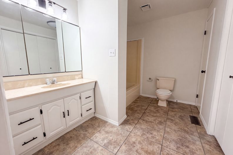 Photo 11 of 20 of 1007 Normandale Dr, Bessemer, AL