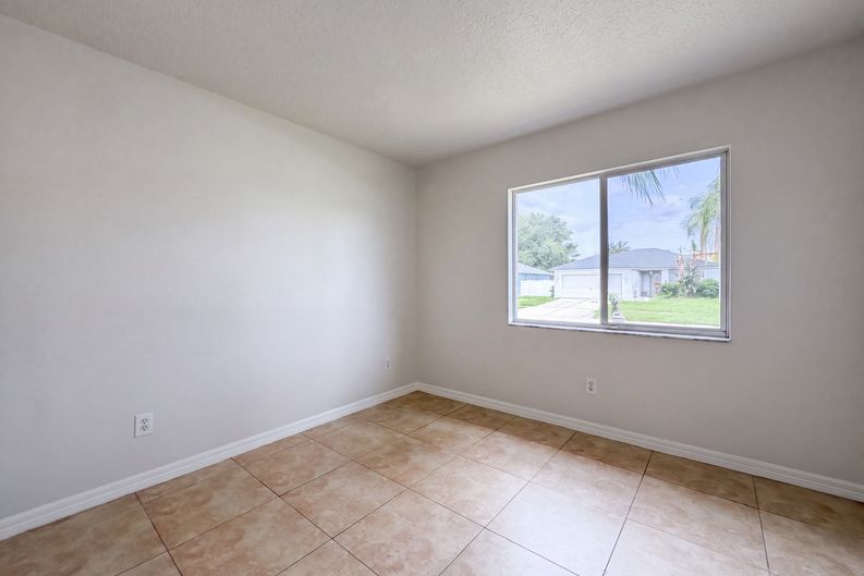 Photo 14 of 22 of 13236 Pike Lake Dr, Riverview, FL