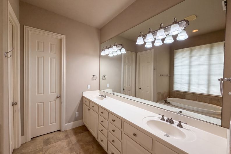 Photo 21 of 30 of 928 Homestead Dr, Keller, TX
