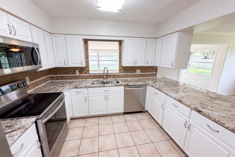 Photo 7 of 30 of 2617 S Fairway Dr, Melbourne, FL