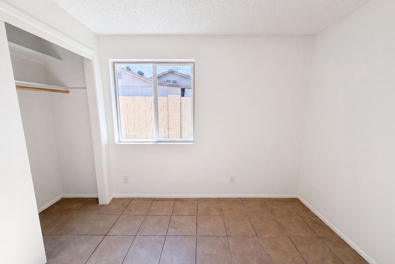 Photo 12 of 27 of 5617 W Hatcher Rd, Glendale, AZ