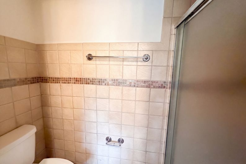 Photo 11 of 16 of 4305 Kaplan Dr, Raleigh, NC