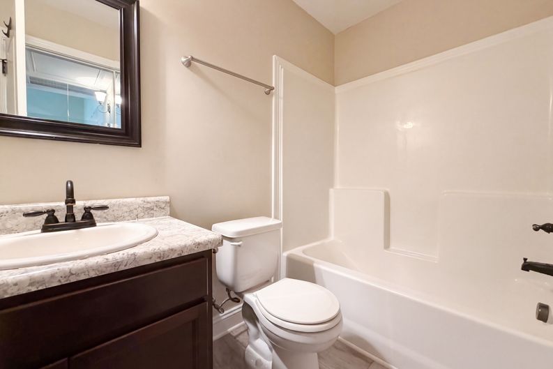 Photo 12 of 19 of 741 Inver Ln, Clarksville, TN