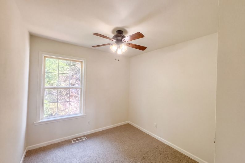 Photo 8 of 18 of 82 Cedar Ridge Dr, Pacific, MO