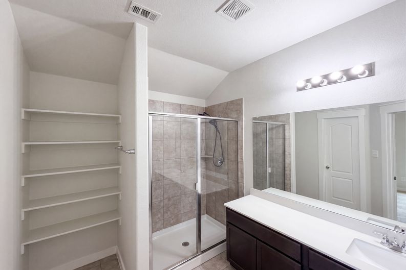 Photo 8 of 23 of 8956 Devonshire Dr, Fort Worth, TX