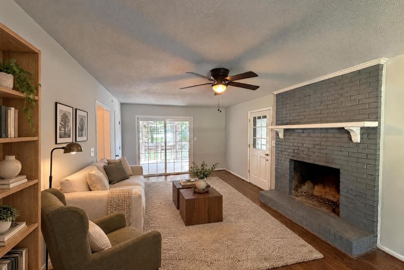 Photo 3 of 25 of 4614 Hickory Grove Rd, Mount Holly, NC