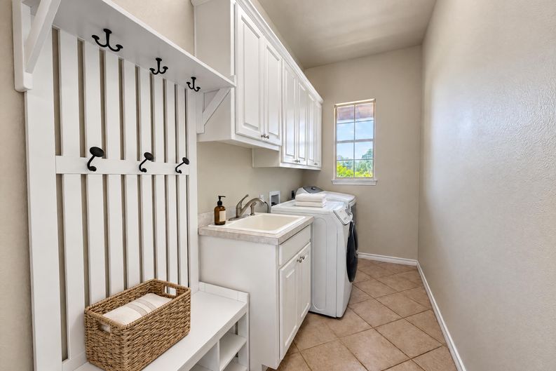 Photo 17 of 32 of 302 Saddletree Ln, Dripping Springs, TX