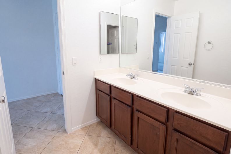 Photo 13 of 32 of 14559 W Cortez St, Surprise, AZ