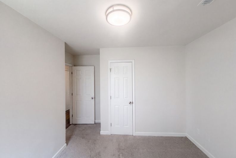 Photo 11 of 17 of 2110 Carlisle Way, High Point, NC