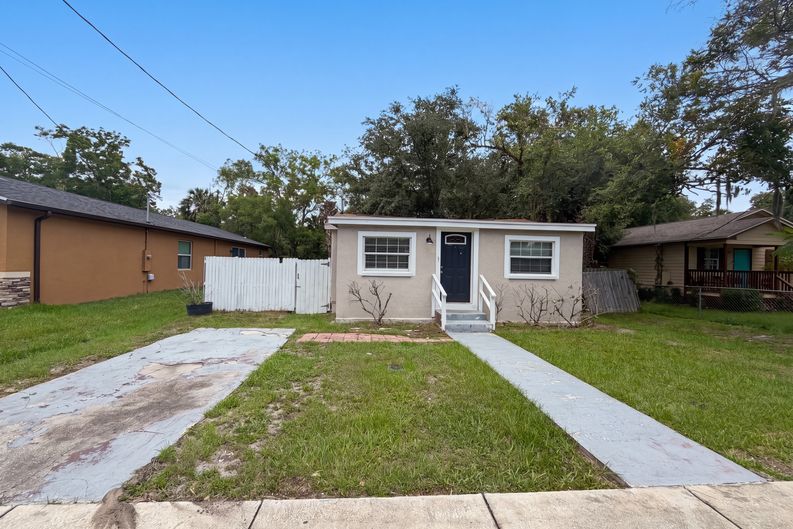 Photo 20 of 23 of 1506 W 16th St, Sanford, FL