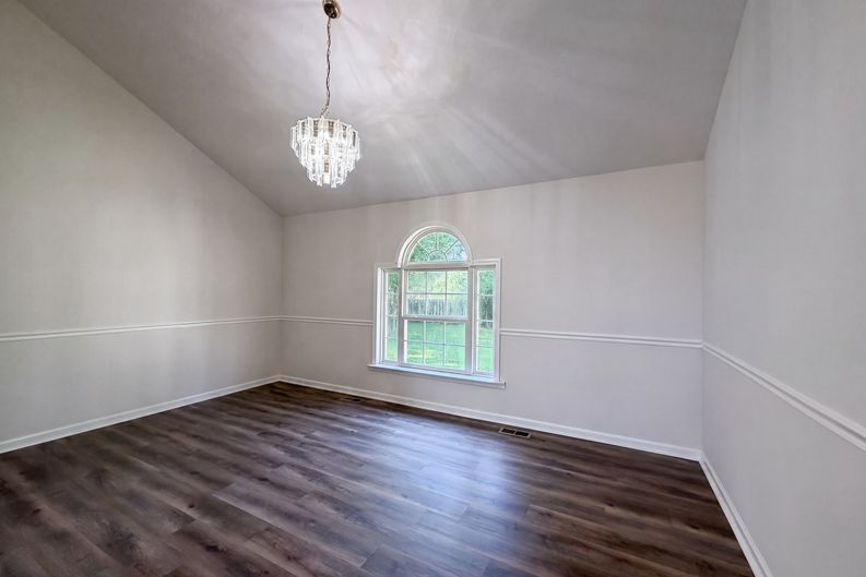 Photo 6 of 27 of 807 W Thompson Ln, Murfreesboro, TN