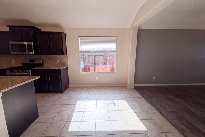 Photo 6 of 20 of 6337 Pontoon St, Fort Worth, TX