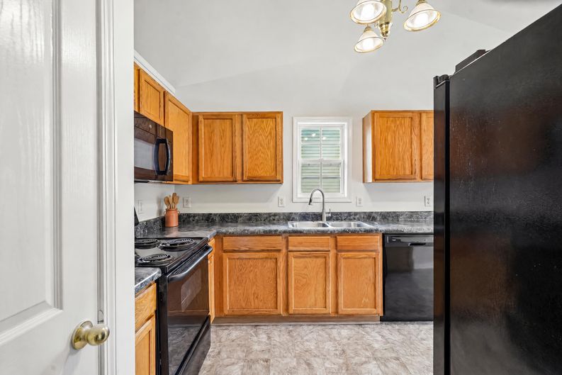 Photo 14 of 31 of 6550 Snowbird Ln, Douglasville, GA