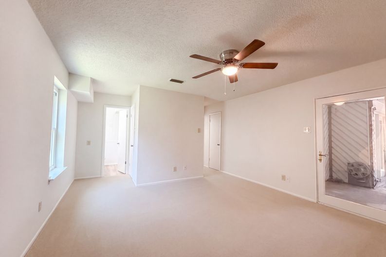Photo 8 of 20 of 1136 Kris St, Irving, TX