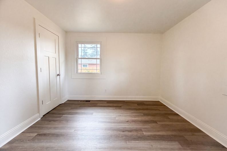 Photo 11 of 16 of 11650 NE Glisan St, Portland, OR