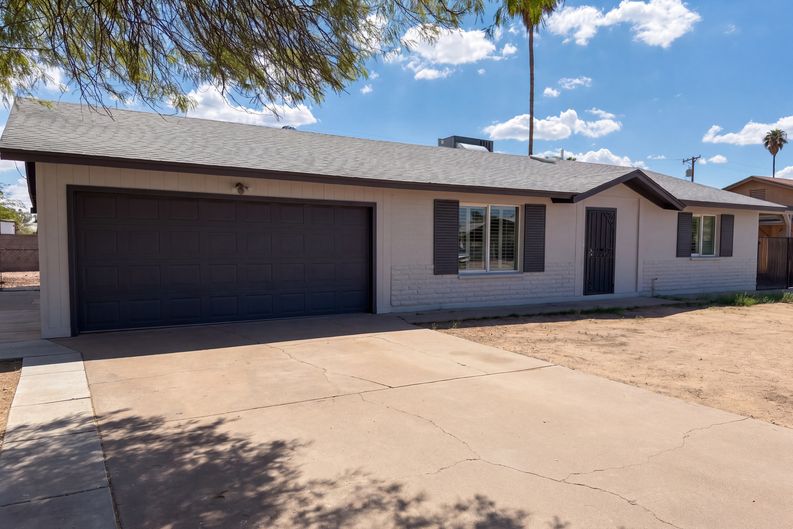 Photo 7 of 39 of 6339 W Monterosa St, Phoenix, AZ