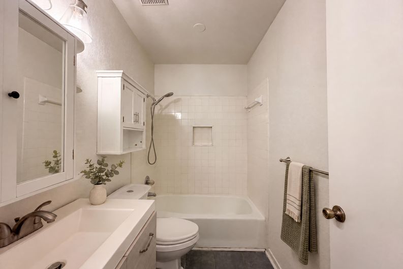 Photo 11 of 16 of 1803 Frontier Trl, Round Rock, TX