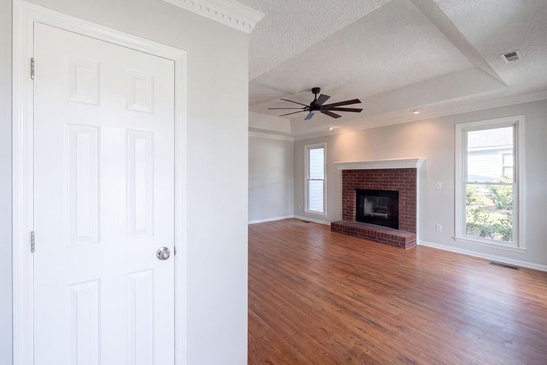 Photo 3 of 37 of 153 Courtney Oak Dr, West Columbia, SC