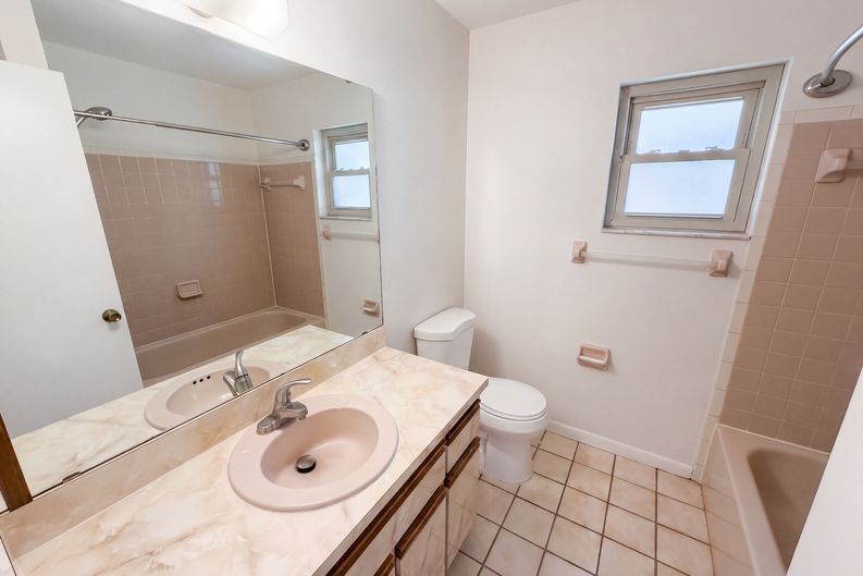 Photo 11 of 25 of 1008 Lynbrook St NW, Palm Bay, FL