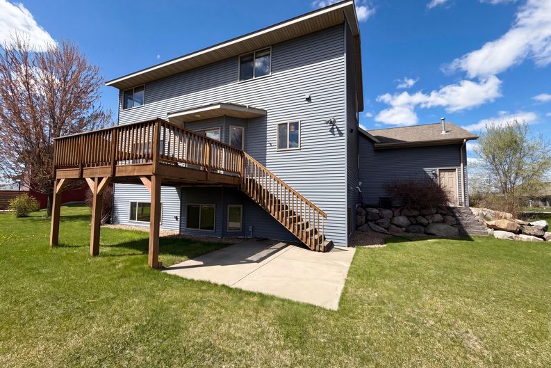 Photo 5 of 34 of 3072 Nottingham Rd S, St. Cloud, MN