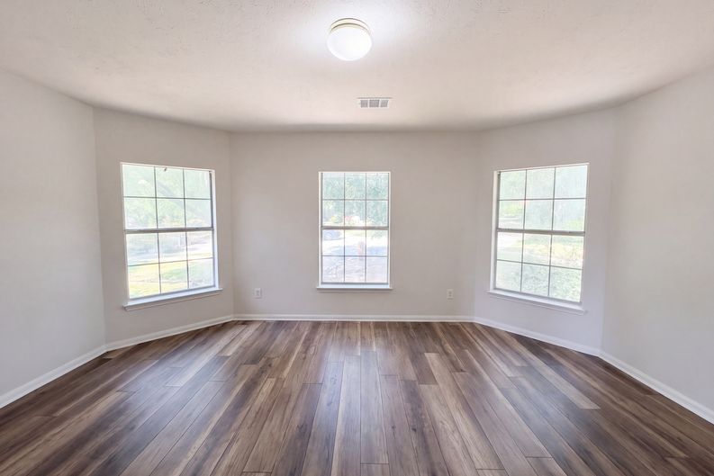 Photo 11 of 26 of 1231 Jeanette Way, Carrollton, TX