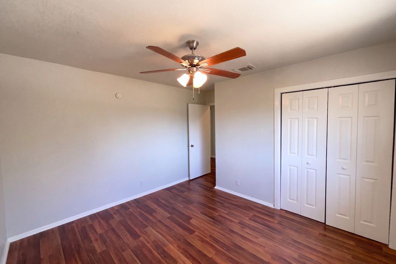 Photo 11 of 23 of 9646 Ivy Plain Dr, San Antonio, TX