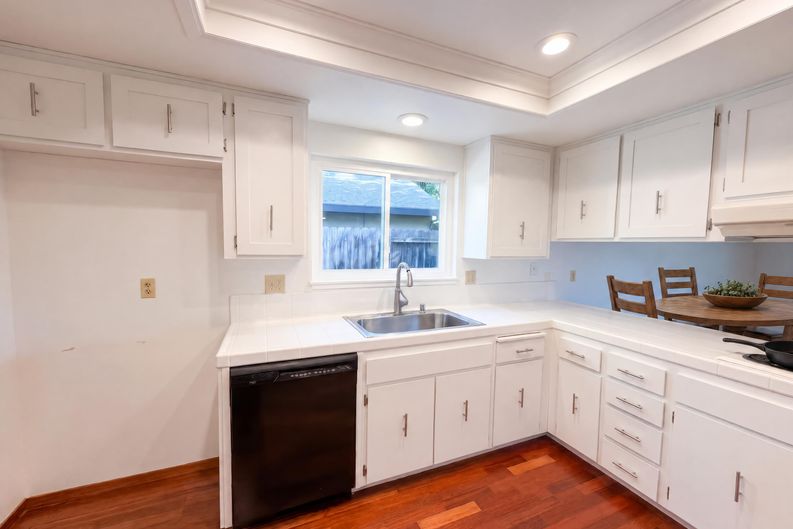 Photo 8 of 36 of 6800 Havenhurst Dr, Sacramento, CA