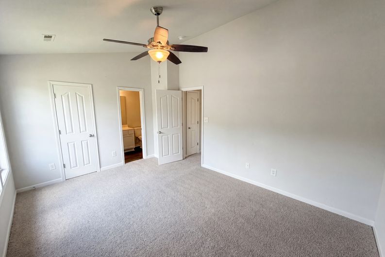 Photo 4 of 21 of 3831 Mohawk Ct, Charlotte, NC