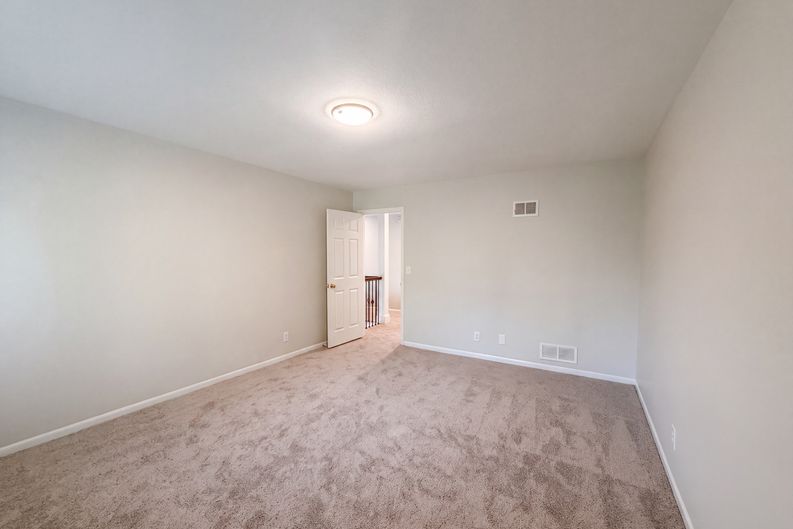 Photo 17 of 34 of 6003 N Cosby Ct, Kansas City, MO