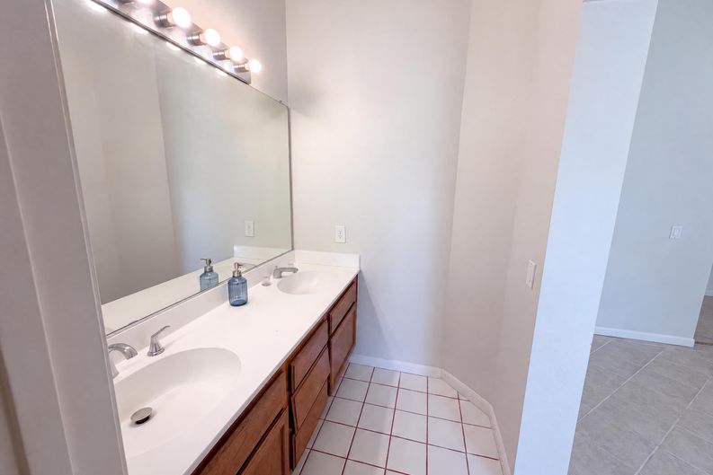 Photo 15 of 18 of 13561 Glacier Cir, Hesperia, CA