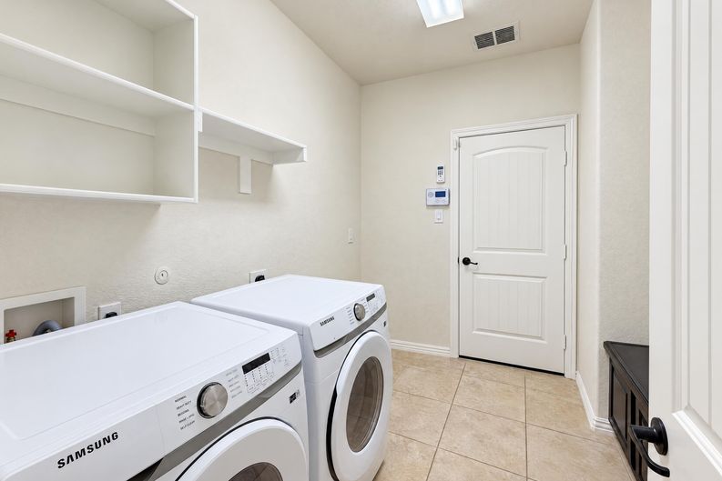 Photo 23 of 28 of 6715 Winding Valley Trl, Rowlett, TX