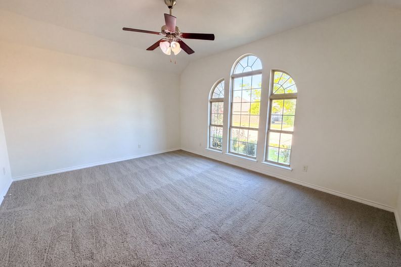 Photo 10 of 22 of 1217 Maverick Ln, Royse City, TX