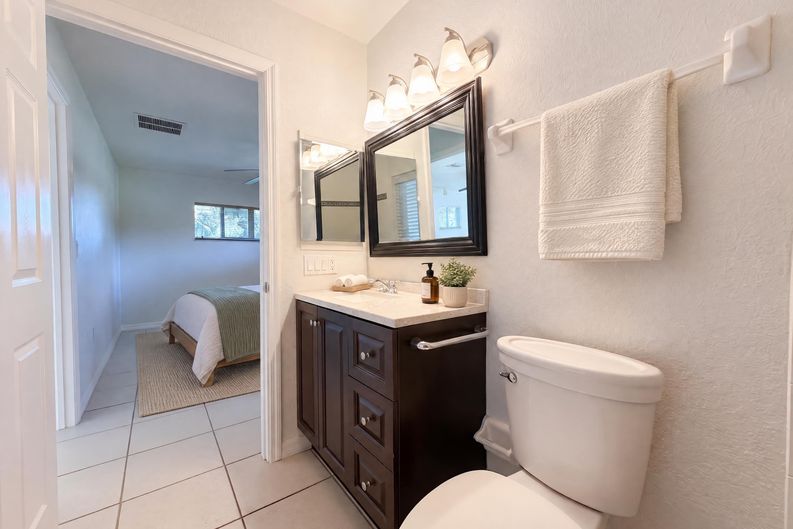 Photo 28 of 43 of 3705 Malec Cir, Sarasota, FL