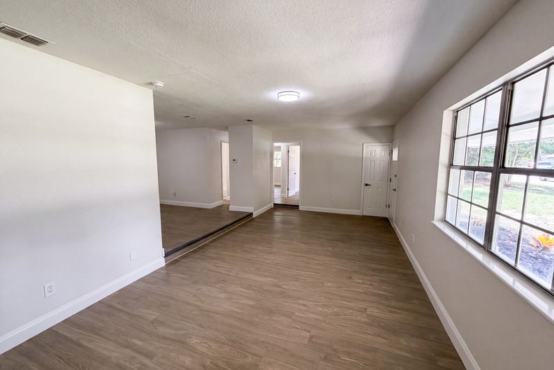 Photo 13 of 23 of 585 Hewett Dr, Orlando, FL
