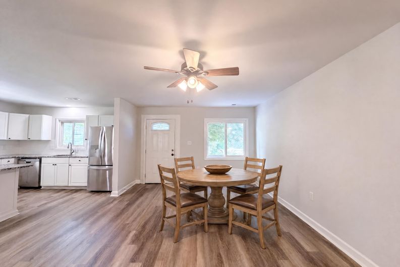 Photo 3 of 16 of 131 Highland Point Ave, Harmony, NC