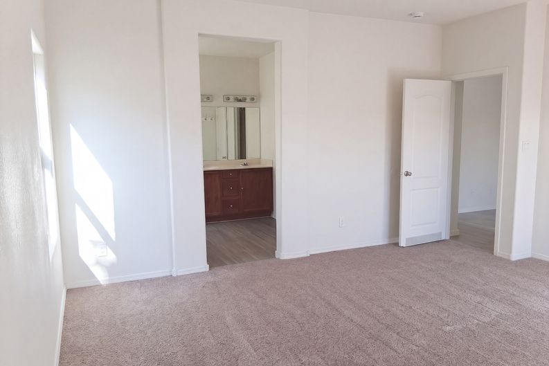 Photo 9 of 28 of 2900 Duerson Trl SW, Albuquerque, NM