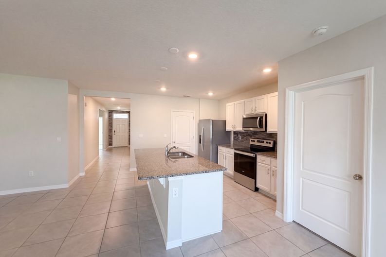 Photo 6 of 25 of 2112 Elio Ridge Dr, Zellwood, FL