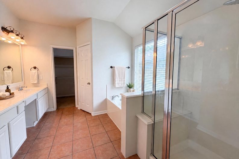 Photo 16 of 20 of 6843 Tammany Manor Ln, Spring, TX