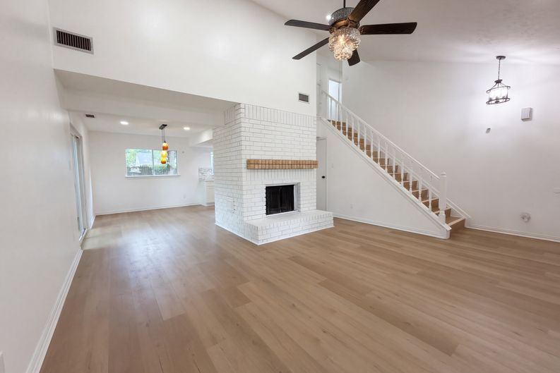 Photo 8 of 29 of 1319 Briarmead Dr, Richmond, TX