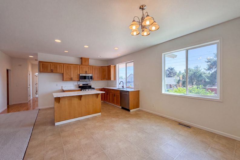 Photo 8 of 23 of 19015 SW Jessica Way, Beaverton, OR