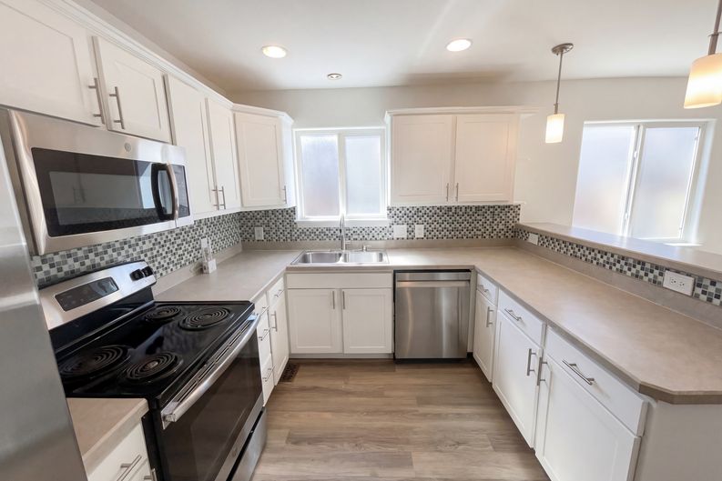 Photo 7 of 20 of 9686 Fairwood St, Littleton, CO