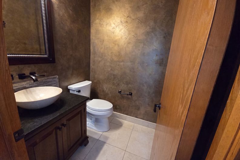 Photo 7 of 30 of 945 N Woodridge Ct, Wichita, KS