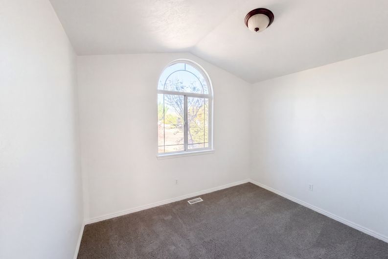 Photo 9 of 18 of 14273 S Heartstone Cir, Herriman, UT